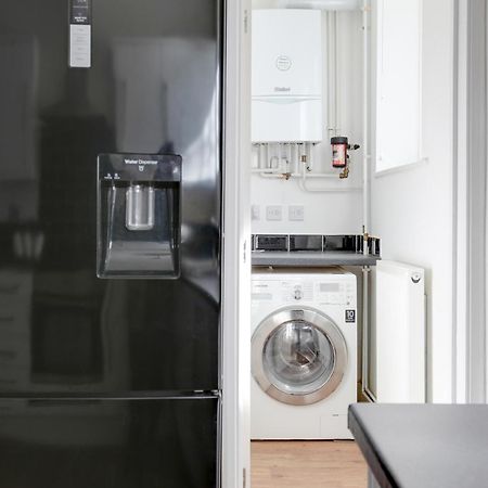 Cosy 3 Bedroom House With Free Parking And Wifi Колчестер Экстерьер фото