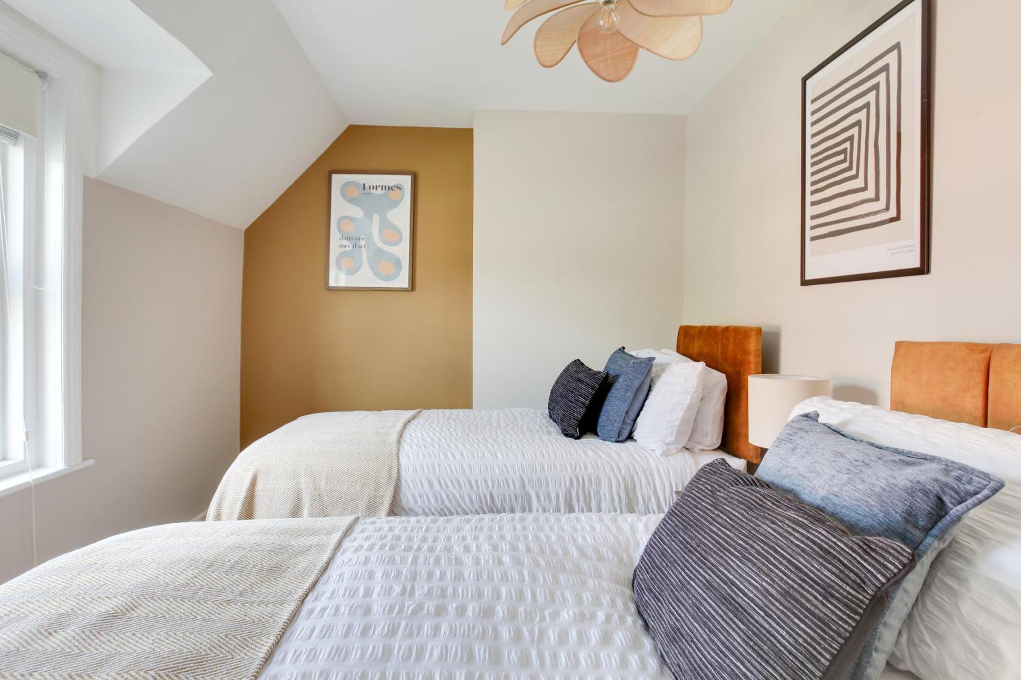 Cosy 3 Bedroom House With Free Parking And Wifi Колчестер Экстерьер фото