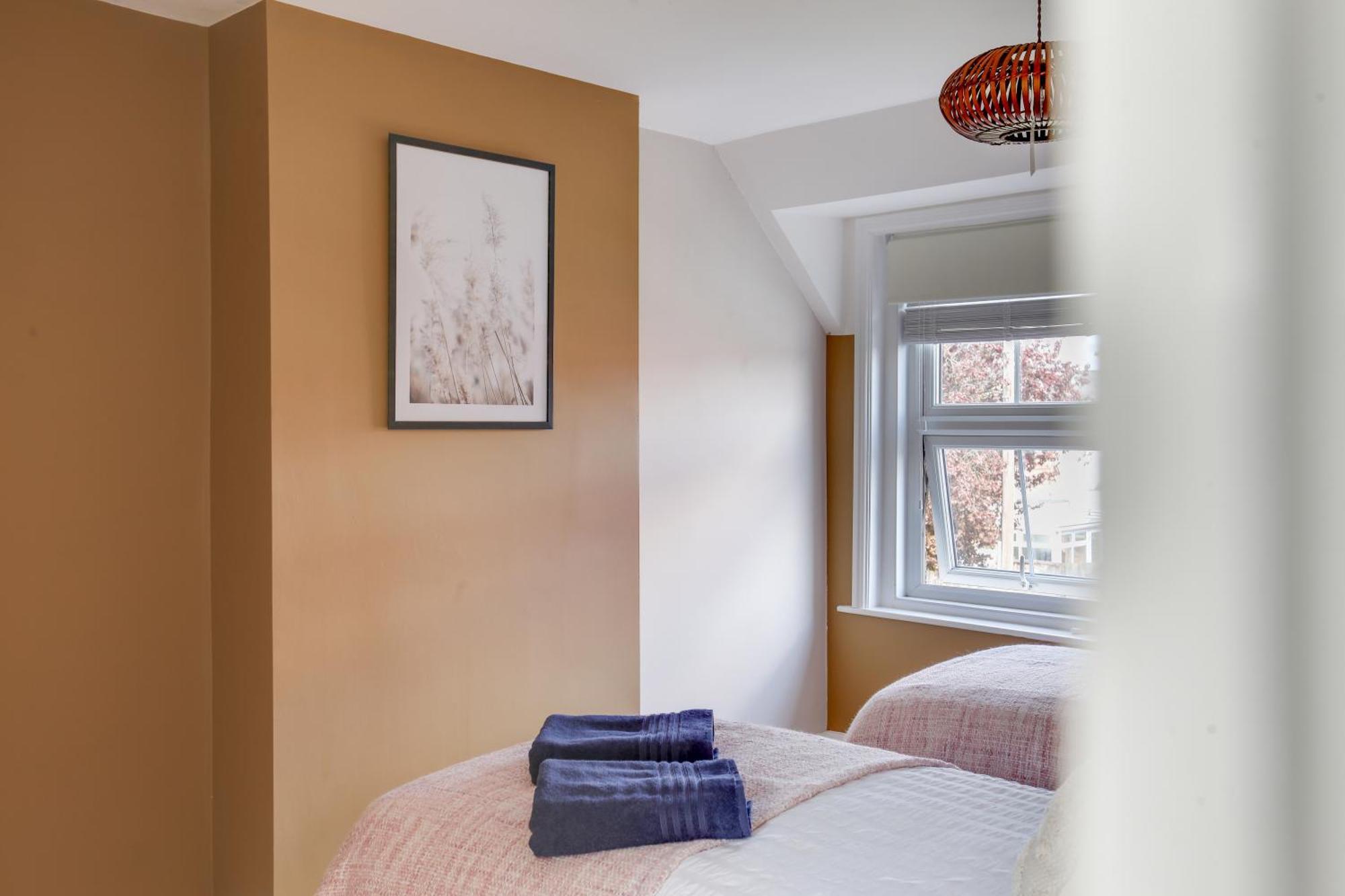 Cosy 3 Bedroom House With Free Parking And Wifi Колчестер Экстерьер фото